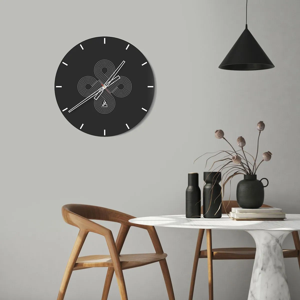Nástenné hodiny - Čierne pozadie s bielym vzorom inšpirovaným keltským motívom - 30x30cm - V keltskom duchu - Moderná nástenná dekorácia do obývacej izby, kuchyne a spálne ARTTOR
