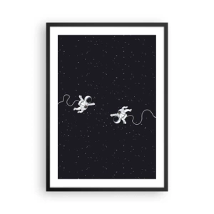 Plagát v čiernom ráme - Dvaja astronauti vznášajúci sa vo vesmíre - 50x70cm - Kozmický tanec - Moderná nástenná dekorácia do obývacej izby a spálne ARTTOR