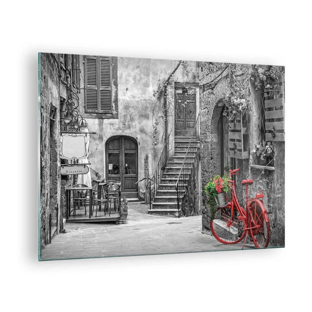 Obraz na skle - Čiernobiela ulica s červeným bicyklom - 70x50cm - Toskánska ulička - Moderná nástenná dekorácia do obývacej izby a spálne ARTTOR