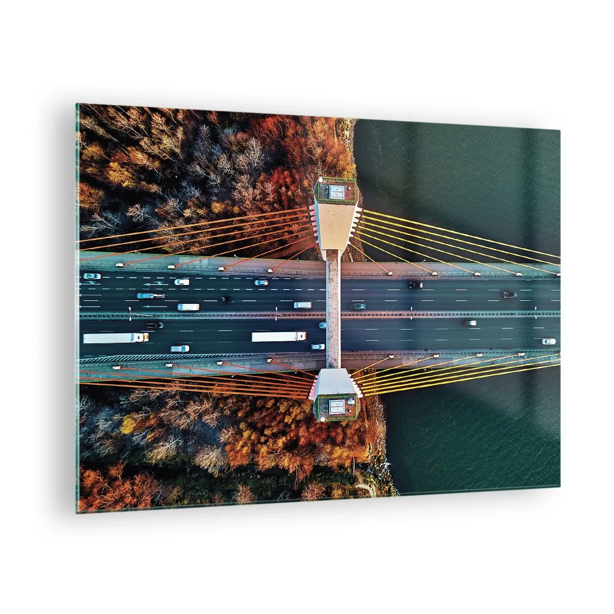 Obraz na skle - Letecký pohľad na most so symetrickým usporiadaním káblov a áut - 70x50cm - Za vodami, za lesmi - Moderná nástenná dekorácia do obývacej izby a spálne ARTTOR