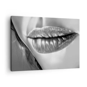 Obraz na plátne - Čiernobiely detailný záber ženských pier s lesklým efektom a detailmi. - 70x50cm - Viem, na čo myslíš… - Moderná nástenná dekorácia do obývacej izby a spálne ARTTOR