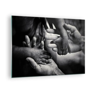 Obraz na skle - Symbolické čiernobiele podanie rúk rôznych generácií - 70x50cm - Byť človekom - Moderná nástenná dekorácia do obývacej izby a spálne ARTTOR
