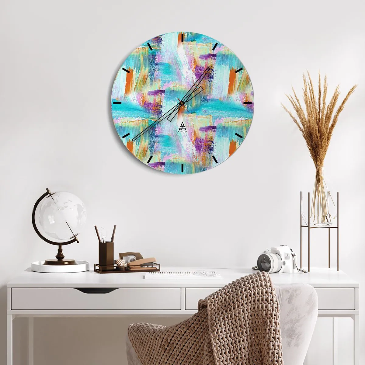 Nástenné hodiny - Abstraktné ťahy farby v žiarivých farbách - 30x30cm - Veselé striedavé cákance - Moderná nástenná dekorácia do obývacej izby, kuchyne a spálne ARTTOR