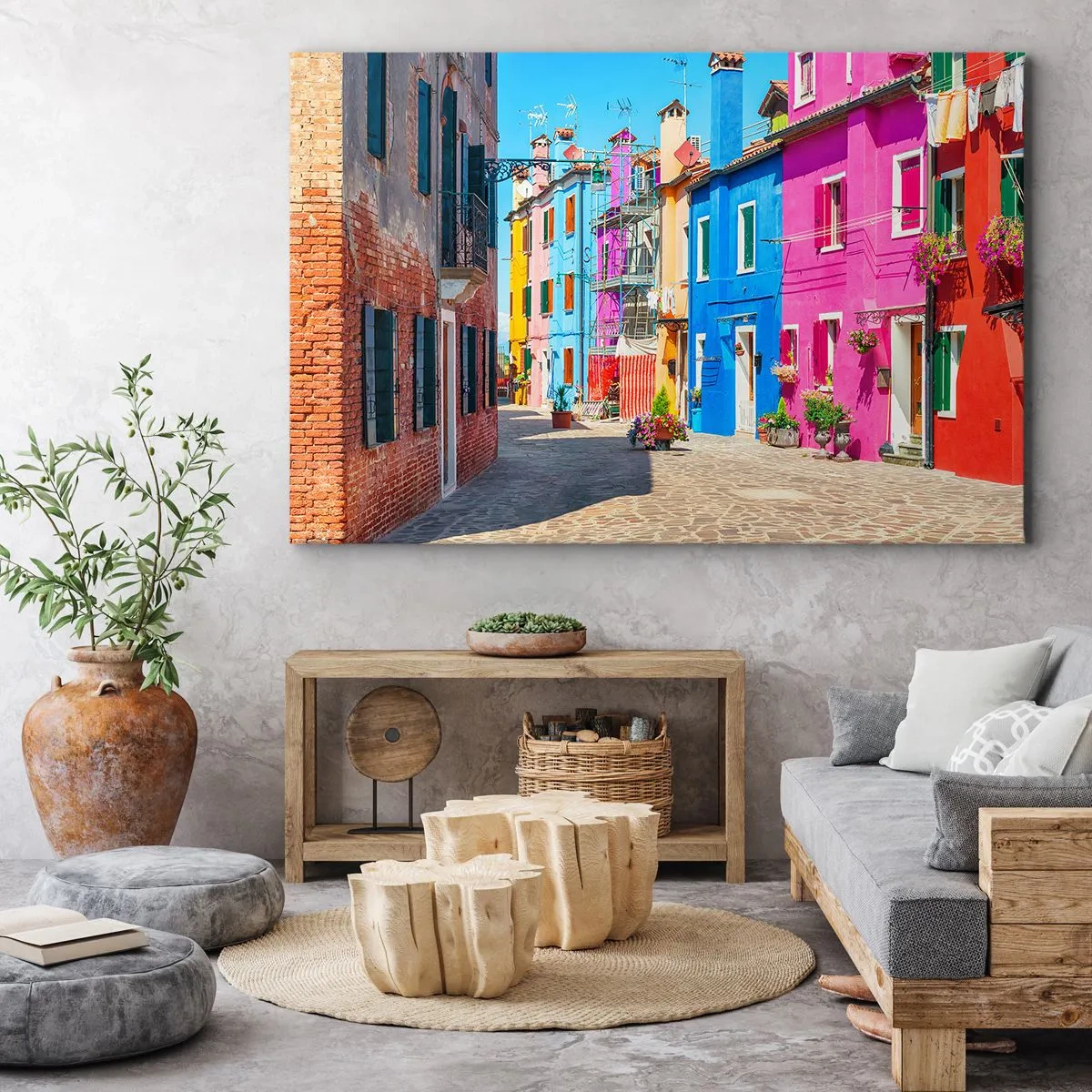 Obraz na plátne - Farebné budovy v úzkej mestskej ulici - 70x50cm - Mestečko „Pod papagájmi“ - Moderná nástenná dekorácia do obývacej izby a spálne ARTTOR