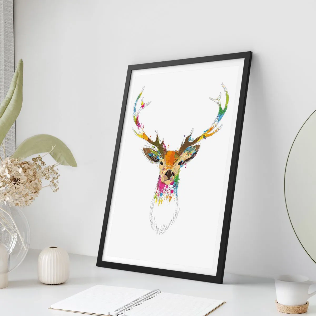 Plagát v čiernom ráme - Farebný jeleň v abstraktnom štýle na bielom pozadí - 50x70cm - Jemné jelenča vykúpané vo farbe - Moderná nástenná dekorácia do obývacej izby a spálne ARTTOR