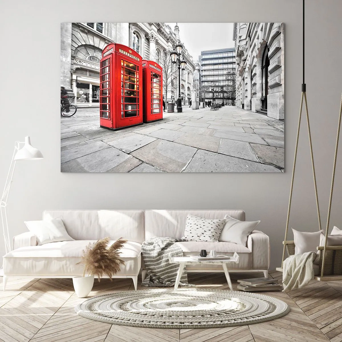 Obraz na skle - Červené telefónne búdky na pozadí mestskej ulice - 70x50cm - Welcome to London - Moderná nástenná dekorácia do obývacej izby a spálne ARTTOR