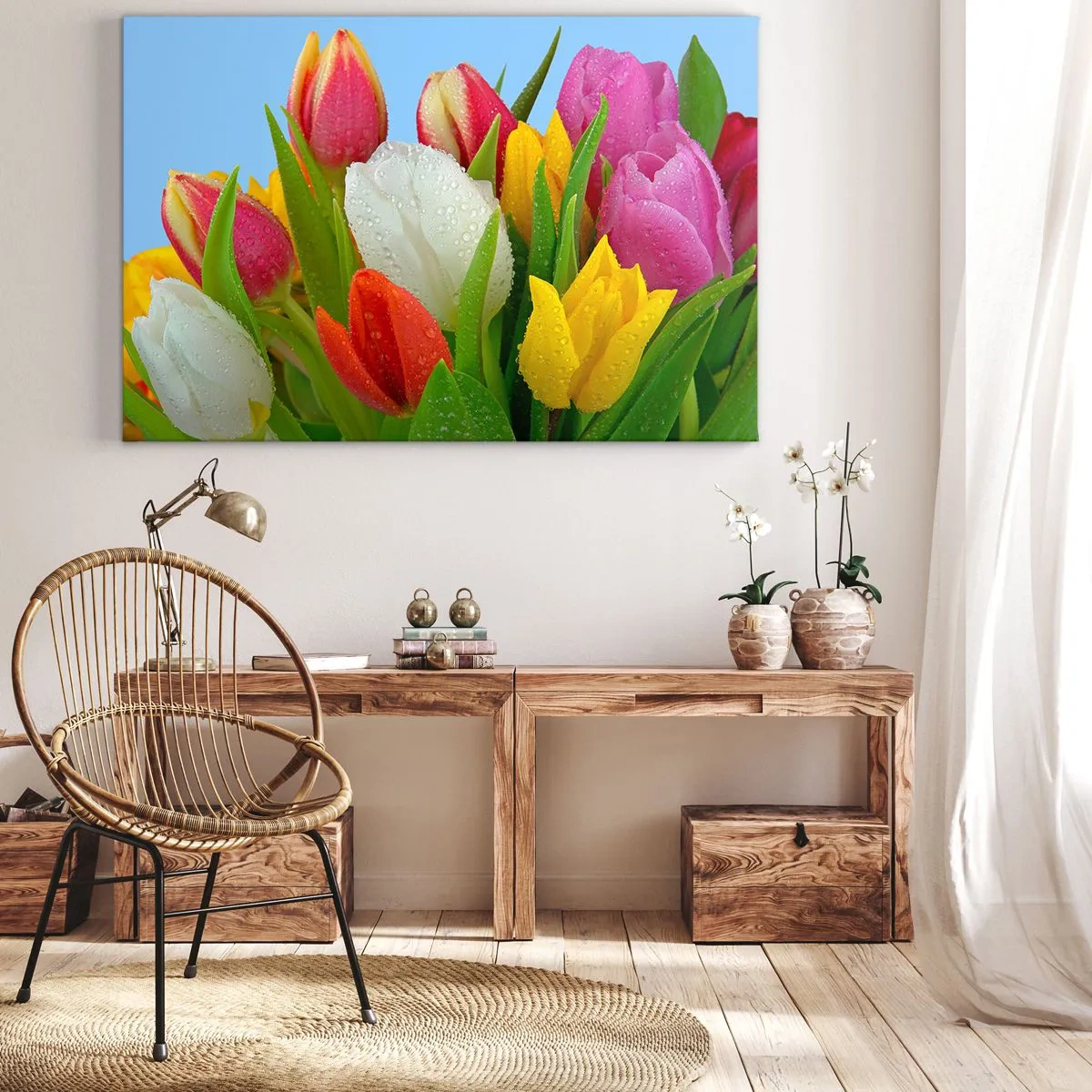 Obraz na plátne - Farebné tulipány pokryté kvapkami rosy na modrom pozadí - 70x50cm - Kvetinová dúha v kvapkách rosy - Moderná nástenná dekorácia do obývacej izby a spálne ARTTOR