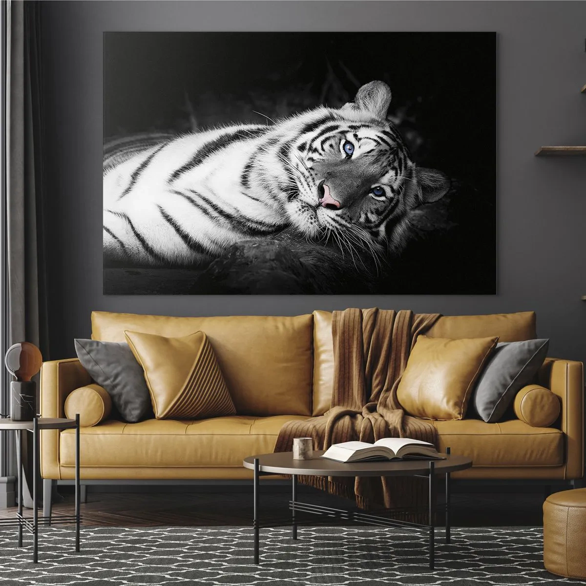 Obraz na skle - Biely tiger s modrými očami v čiernobielom prostredí - 70x50cm - Divočina a pokoj - Moderná nástenná dekorácia do obývacej izby a spálne ARTTOR