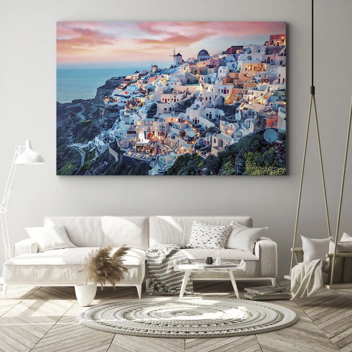 Obraz na plátne - Santorini pri západe slnka s bielymi budovami na kopci - 70x50cm - Tvoja tučná grécka dovolenka - Moderná nástenná dekorácia do obývacej izby a spálne ARTTOR