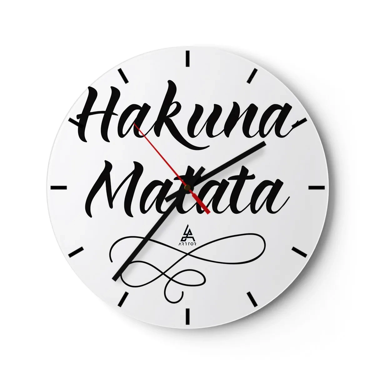 Nástenné hodiny - Čierny nápis Hakuna Matata na bielom pozadí - 30x30cm - Najlepšia rada - Moderná nástenná dekorácia do obývacej izby, kuchyne a spálne ARTTOR