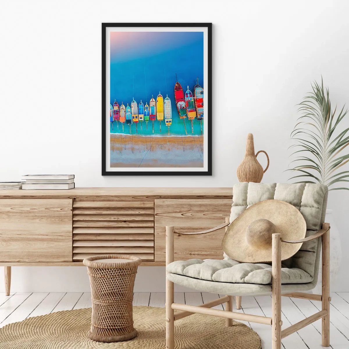 Plagát v čiernom ráme - Farebné lode na modrom mori - 50x70cm - Z vtáčej perspektívy - Moderná nástenná dekorácia do obývacej izby a spálne ARTTOR