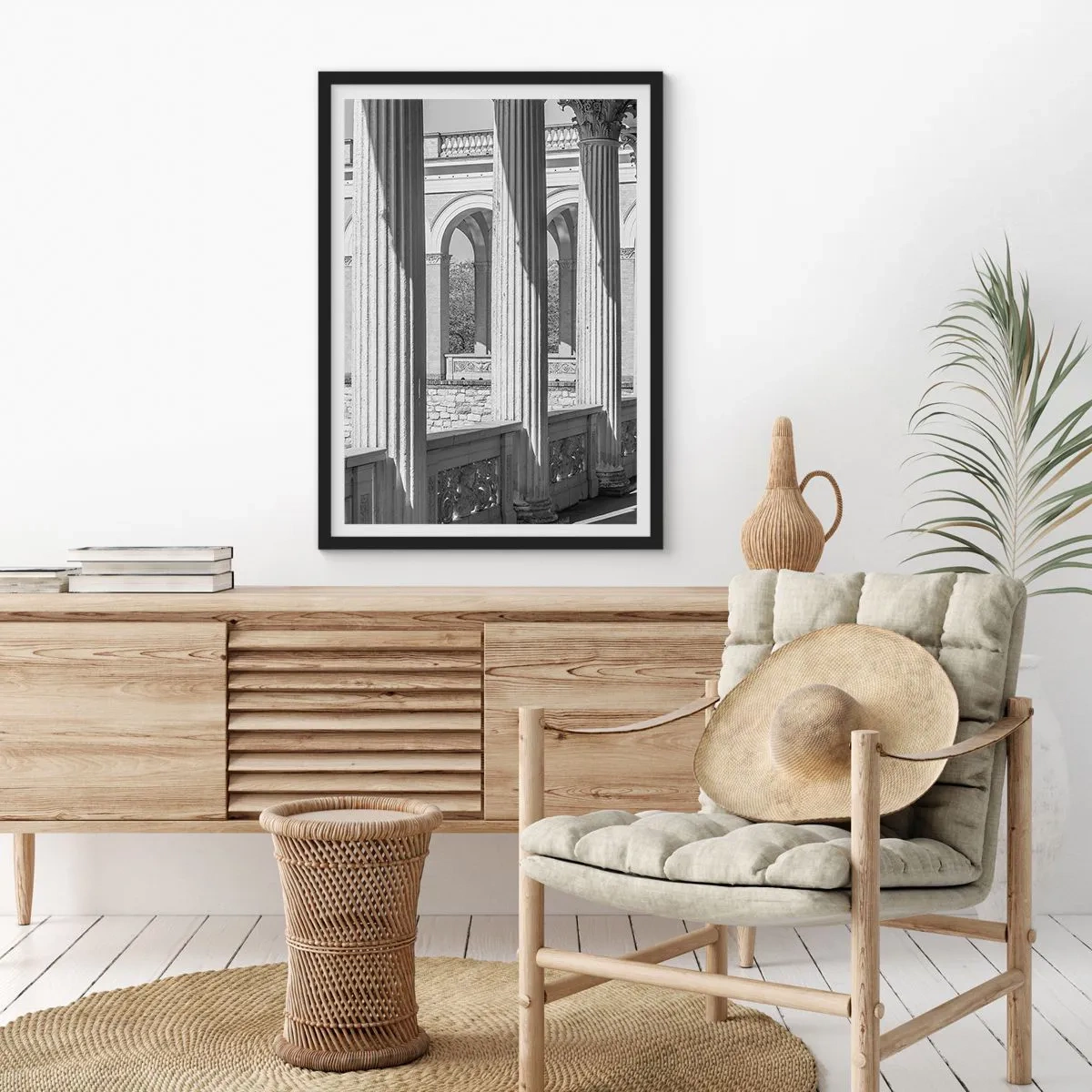 Plagát v čiernom ráme - Stĺpy v architektúre s jemnými tieňmi - 50x70cm - Slnečná arkáda - Moderná nástenná dekorácia do obývacej izby a spálne ARTTOR