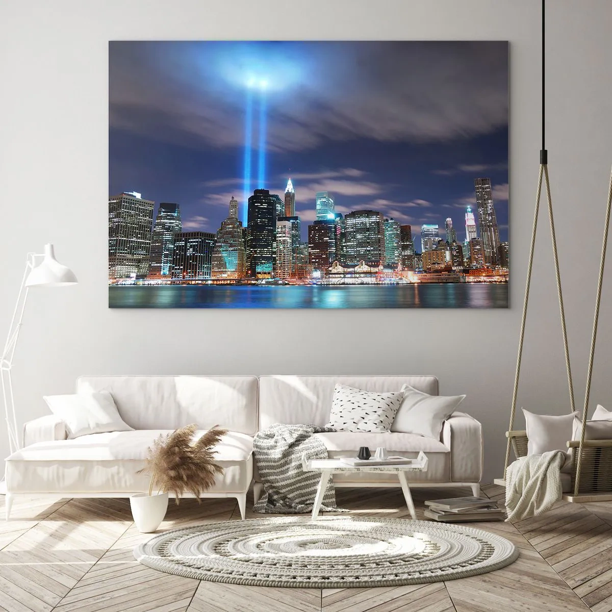 Obraz na skle - Večerná panoráma mesta s reflektormi - 70x50cm - Svetlom dosiahnuť nebo - Moderná nástenná dekorácia do obývacej izby a spálne ARTTOR