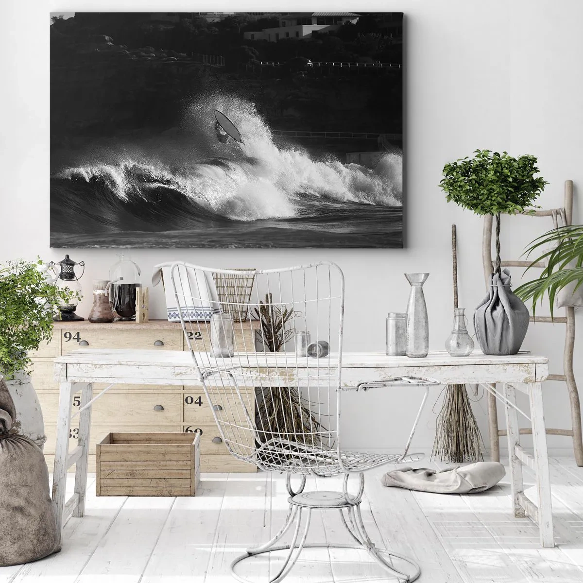 Obraz na plátne - Surfer jazdiaci na vlne v monochromatickom štýle - 70x50cm - Výzva prijatá! - Moderná nástenná dekorácia do obývacej izby a spálne ARTTOR