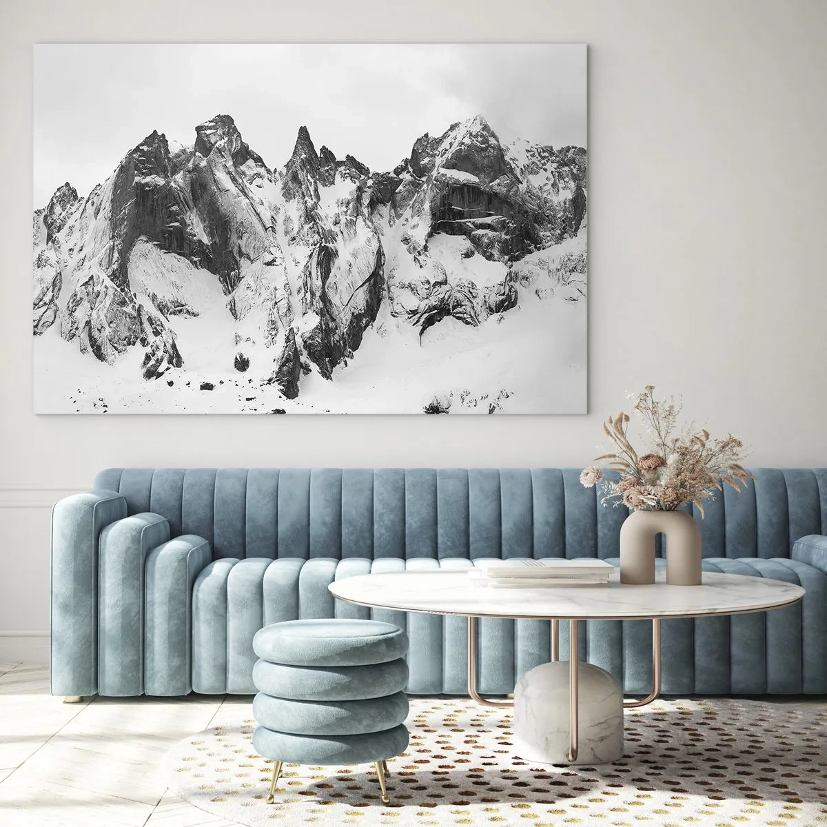 Obraz na skle - Čiernobiele zasnežené horské štíty - 70x50cm - Hrozivý žulový hrebeň - Moderná nástenná dekorácia do obývacej izby a spálne ARTTOR