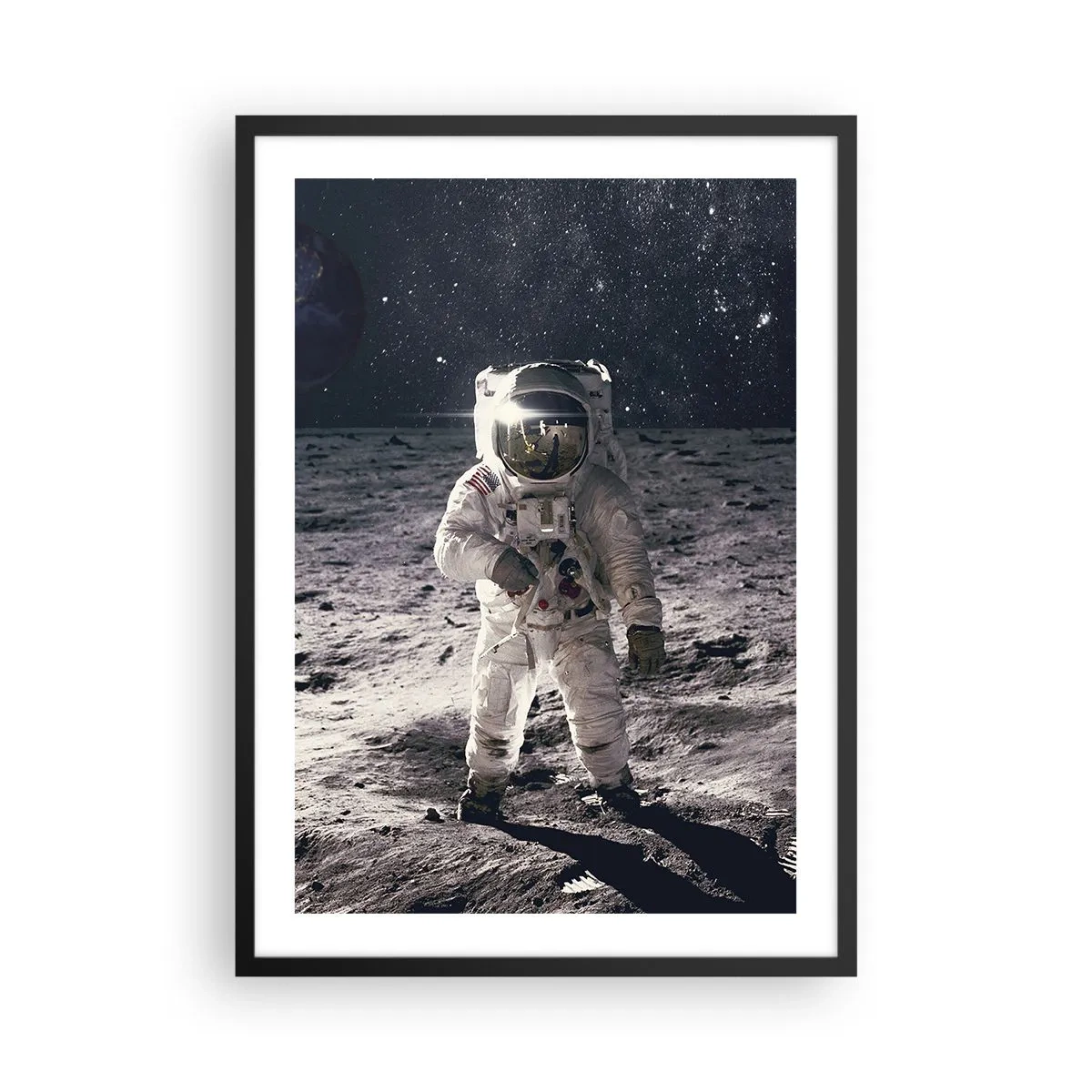 Plagát v čiernom ráme - Astronaut na Mesiaci s výhľadom na hviezdy - 50x70cm - Pozdrav z Mesiaca - Moderná nástenná dekorácia do obývacej izby a spálne ARTTOR
