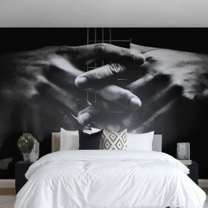 Fototapeta Standard Eco - Ruky zovreté na krku gitary v čiernobielej farbe - 100x70cm - Umelcova modlitba - Moderná nástenná dekorácia do obývacej izby a spálne ARTTOR