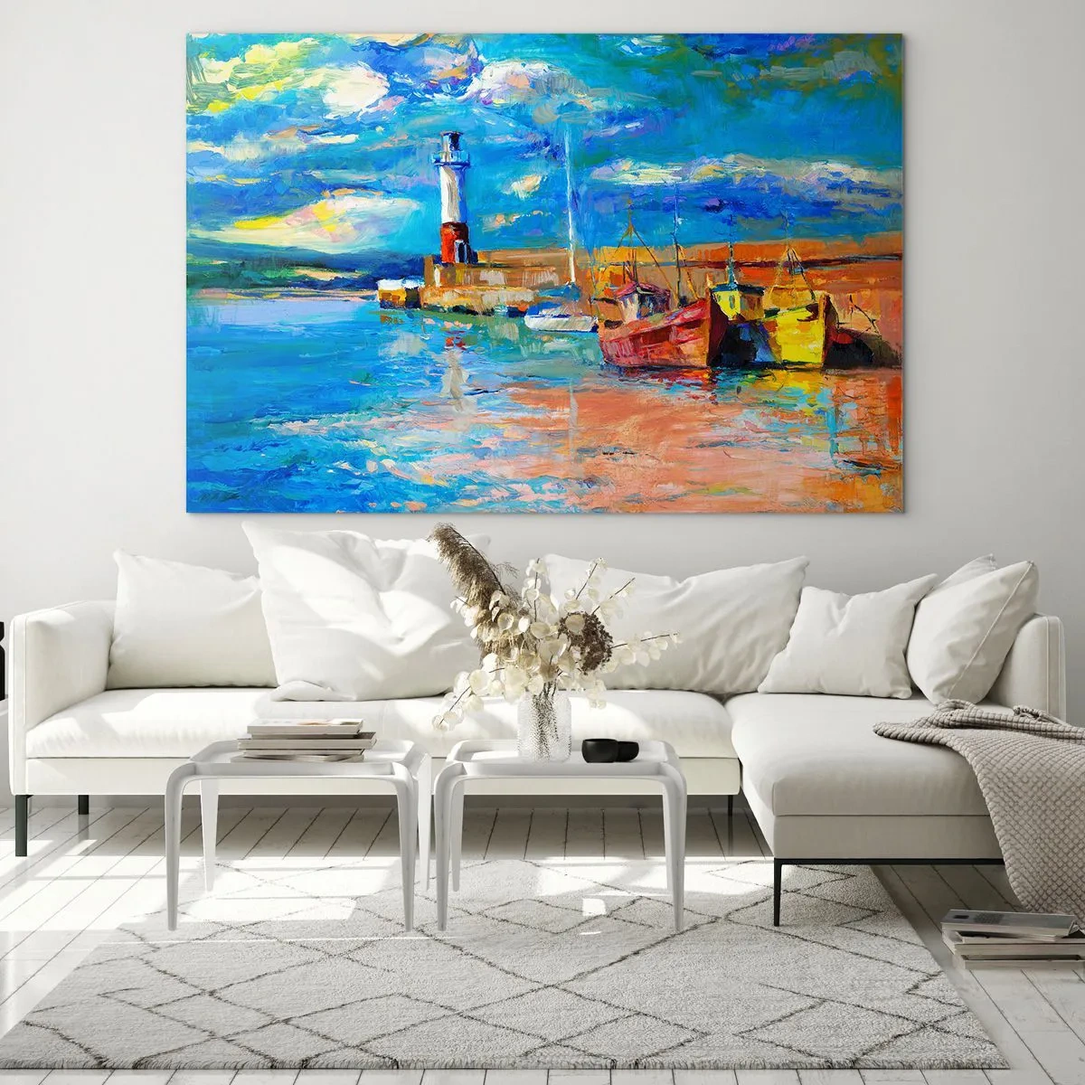 Obraz na skle - Rainbow Bay s majákom a farebnými loďkami v prístave - 70x50cm - Popoludní v dúhovom zálive - Moderná nástenná dekorácia do obývacej izby a spálne ARTTOR