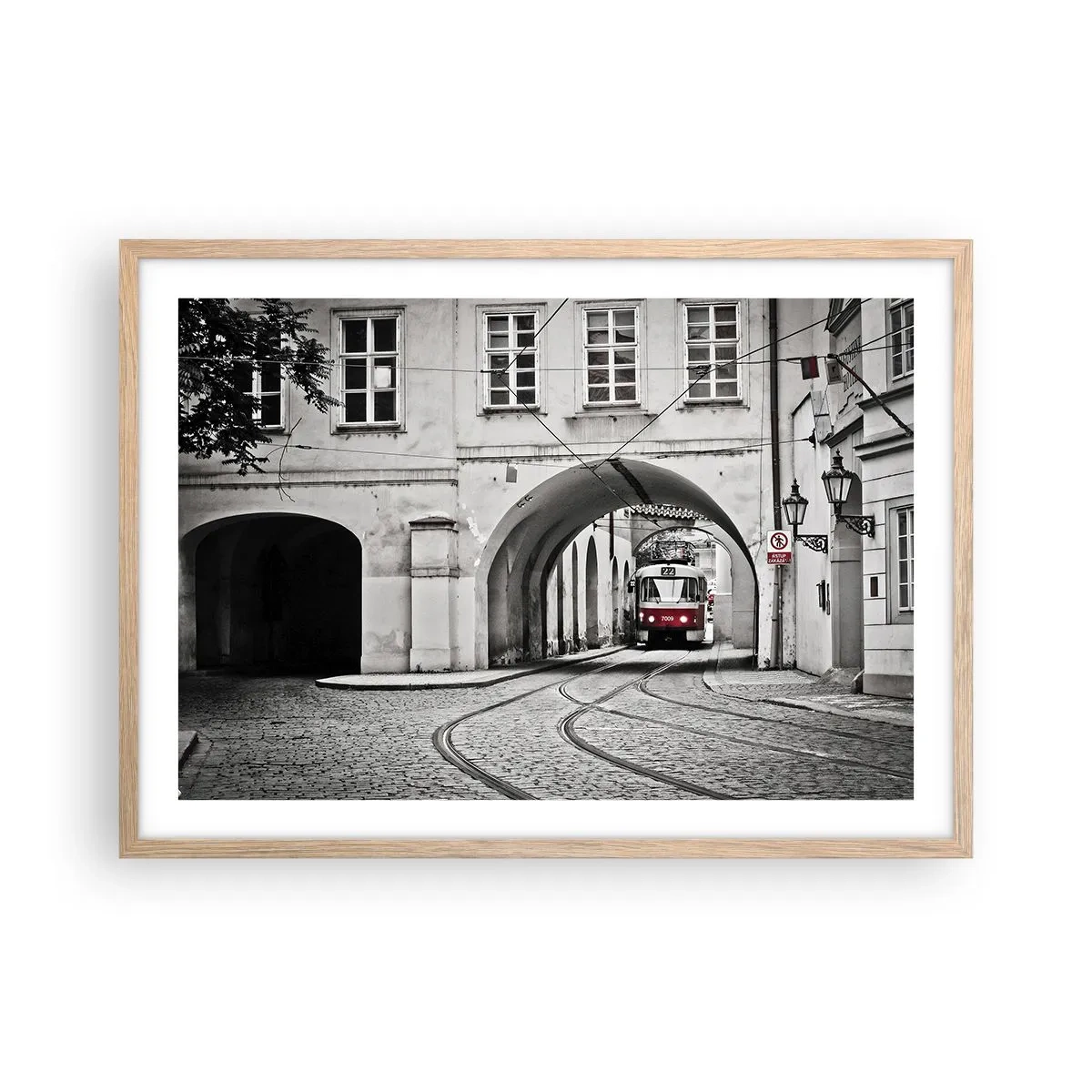Plagát v ráme zo svetlého duba - Mestským labyrintom - 70x50 cm