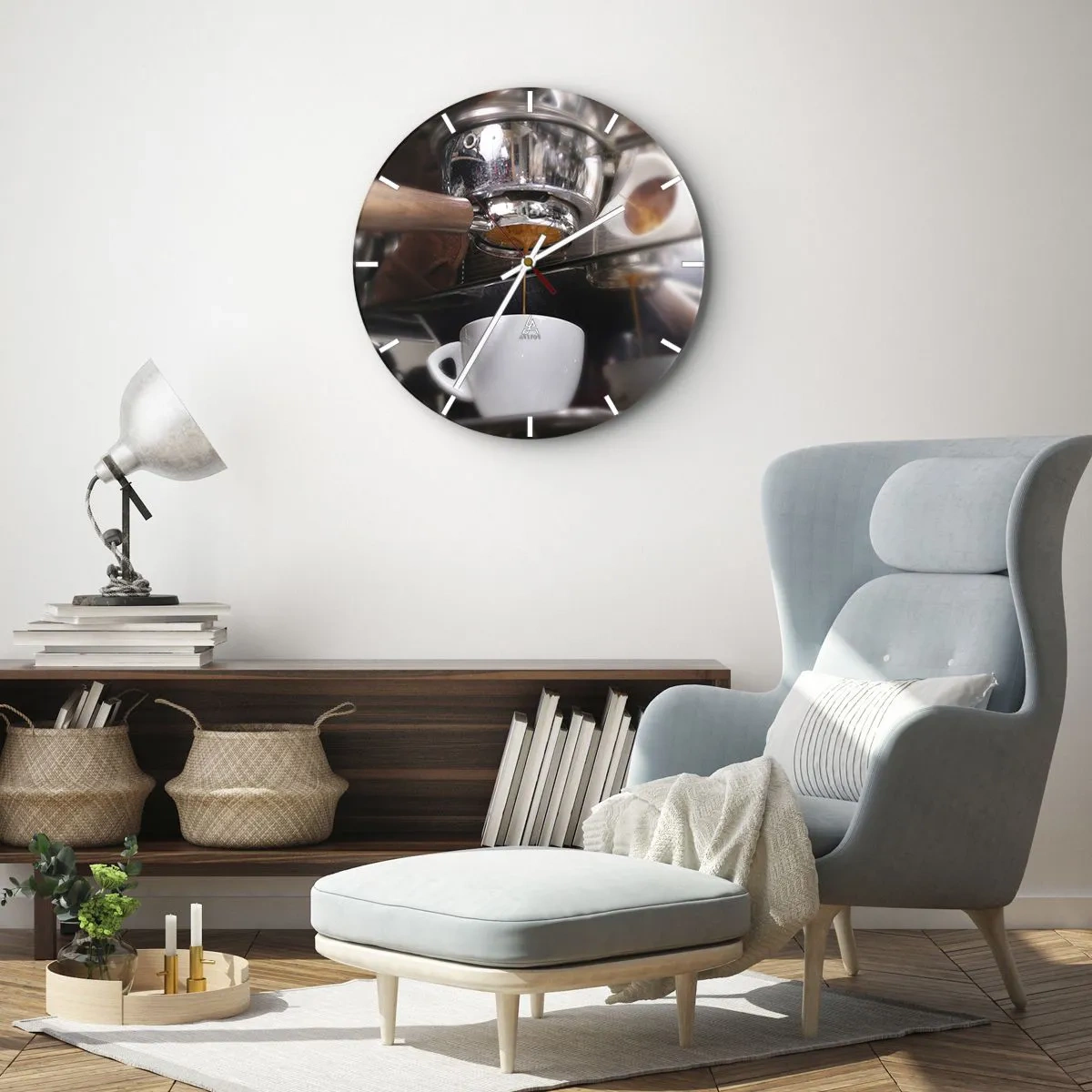 Nástenné hodiny - Detailný záber na kávovar s šálkou espressa - 30x30cm - Dobrá chvíľa dňa - Moderná nástenná dekorácia do obývacej izby, kuchyne a spálne ARTTOR
