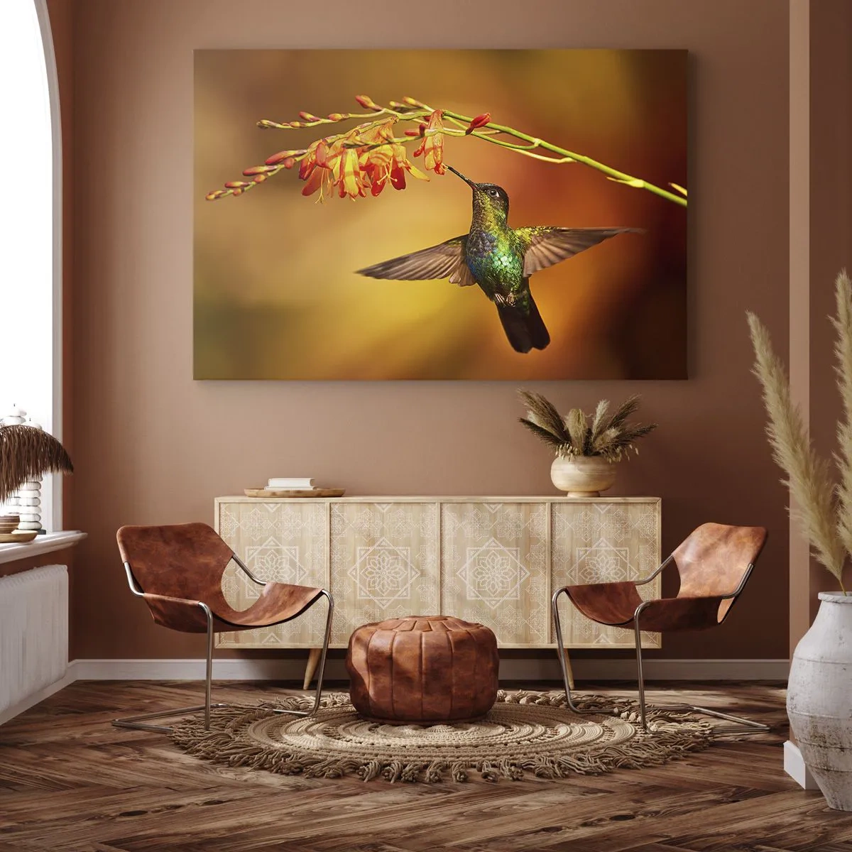 Obraz na plátne - Kolibrík pri kvete v teplom svetle - 70x50cm - Posol svetla podľa Májov - Moderná nástenná dekorácia do obývacej izby a spálne ARTTOR