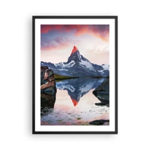 Plagát v čiernom ráme - Hora sa odráža v jazere pri západe slnka - 50x70cm - Srdce hôr je vrelé - Moderná nástenná dekorácia do obývacej izby a spálne ARTTOR