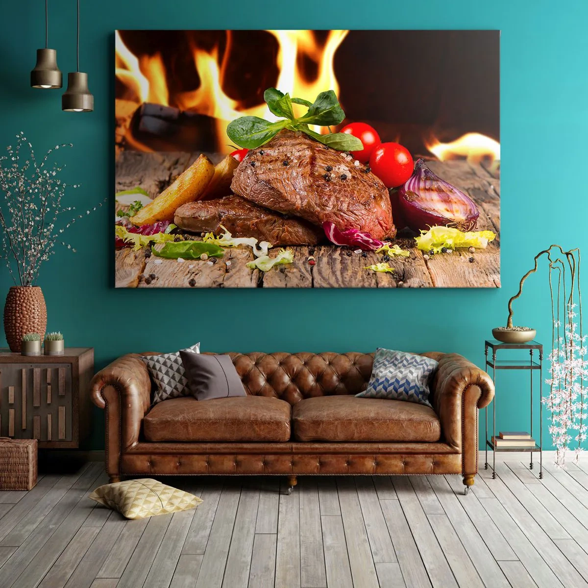 Obraz na plátne - Grilovaný steak s prílohami na pozadí plameňov - 70x50cm - Vykúzlené žiarou - Moderná nástenná dekorácia do obývacej izby a spálne ARTTOR