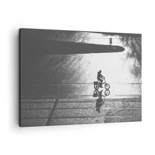 Obraz na plátne - Čierna a biela silueta cyklistu na mokrej ulici - 70x50cm - Dopredu, cez mesto - Moderná nástenná dekorácia do obývacej izby a spálne ARTTOR
