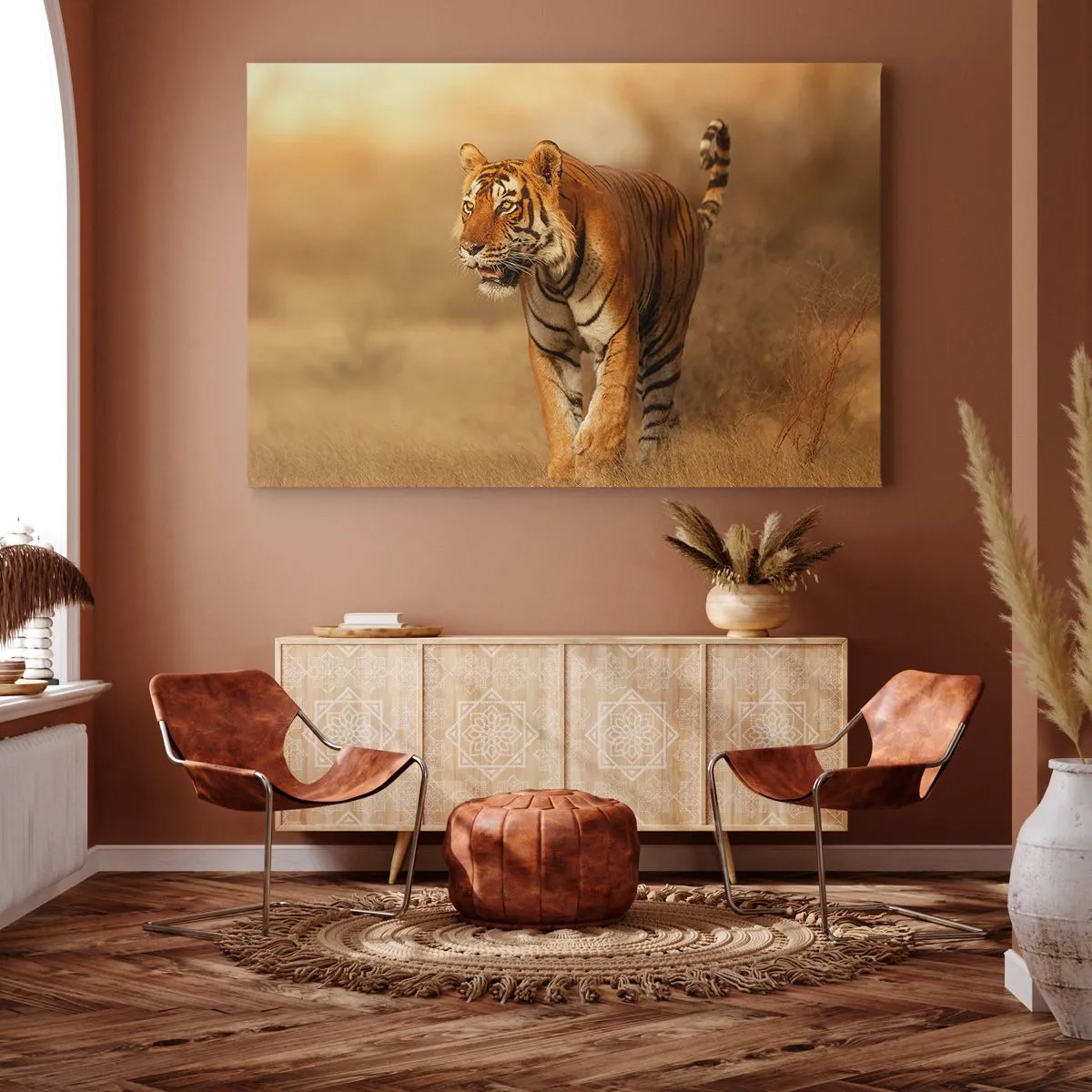 Obraz na plátne - Tiger prechádzajúci savanou v teplých farbách - 70x50cm - Pred útokom - Moderná nástenná dekorácia do obývacej izby a spálne ARTTOR