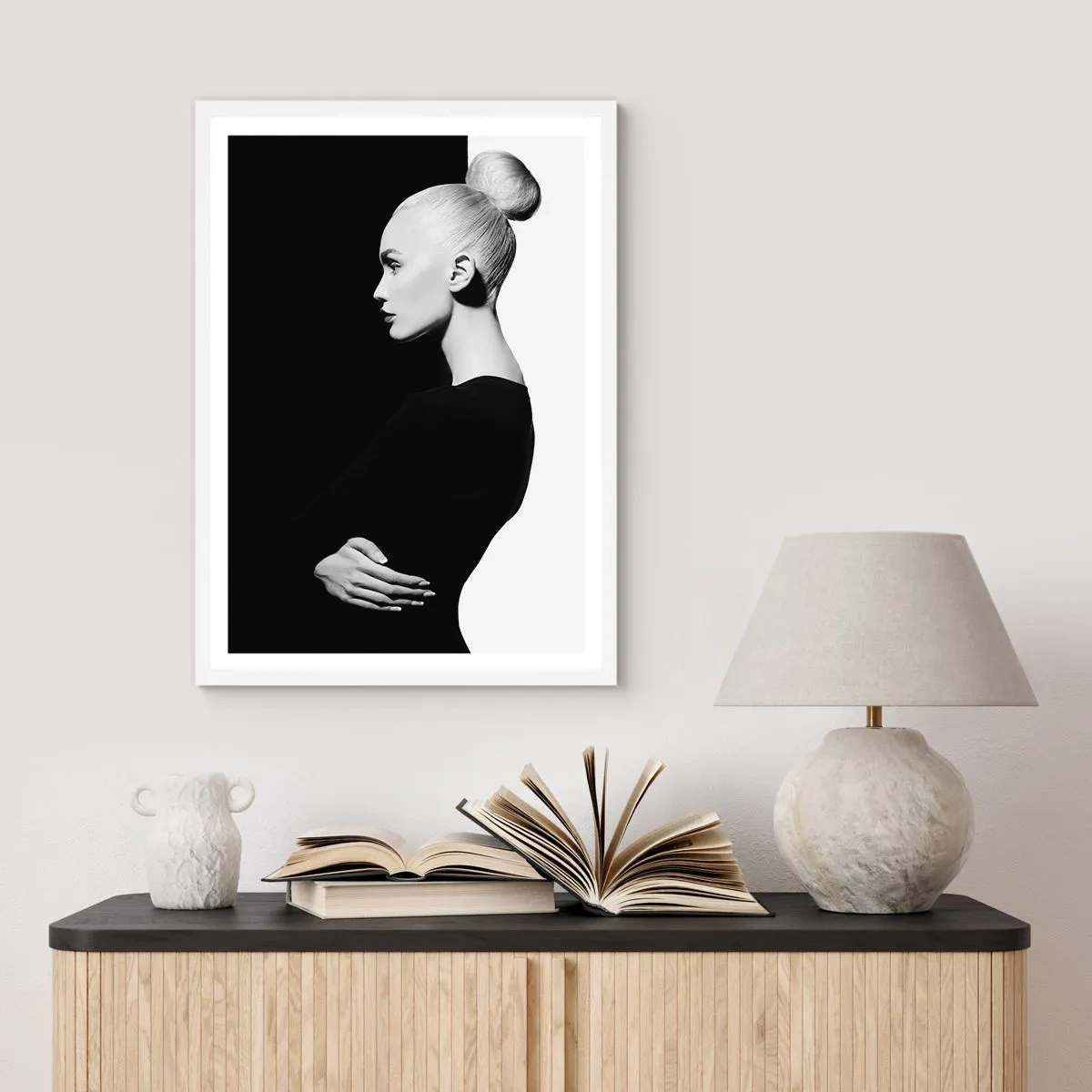 Plagát v bielom ráme - Proste žena - 70x100 cm