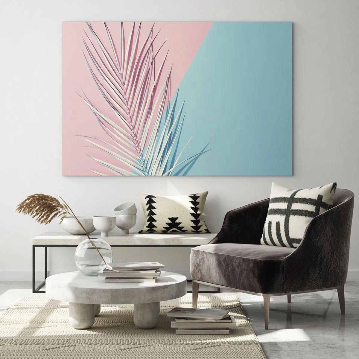Obraz na skle - Palmový list na pastelovom pozadí v geometrickej kompozícii - 70x50cm - Tropický dojem - Moderná nástenná dekorácia do obývacej izby a spálne ARTTOR