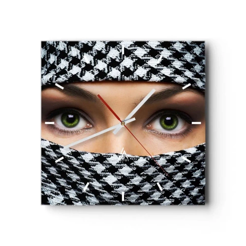 Nástenné hodiny - Portrét zahalenej zelenookej krásky - 30x30 cm