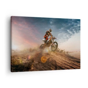 Obraz na plátne - Motocyklista v dunách pri západe slnka - 70x50cm - Pre víťazstvo - Moderná nástenná dekorácia do obývacej izby a spálne ARTTOR