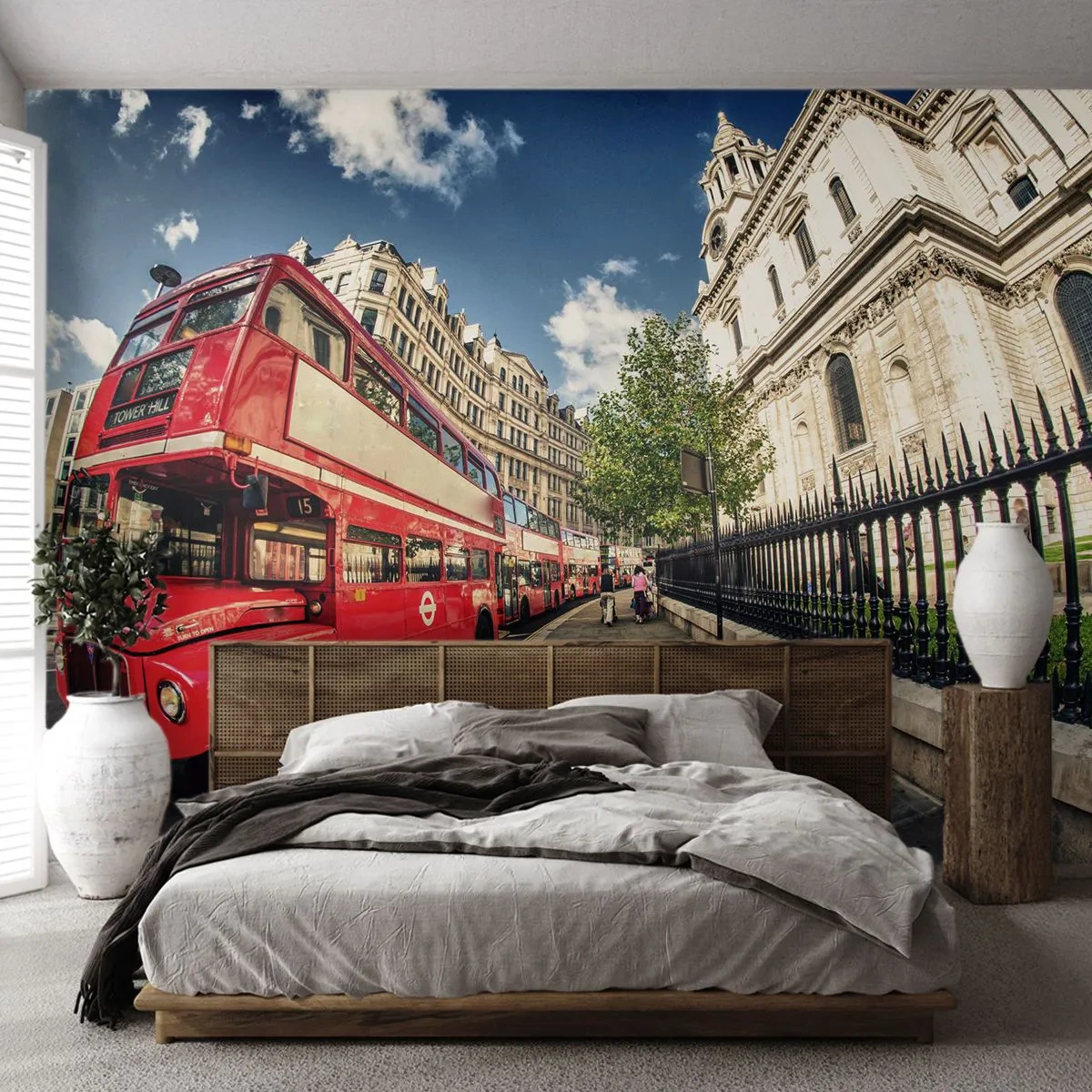 Samolepiaca Fototapeta Deluxe Sticker - Londýnska ulica v sivej a červenej - Mesto, Londýn, Červený autobus - 150x105 cm