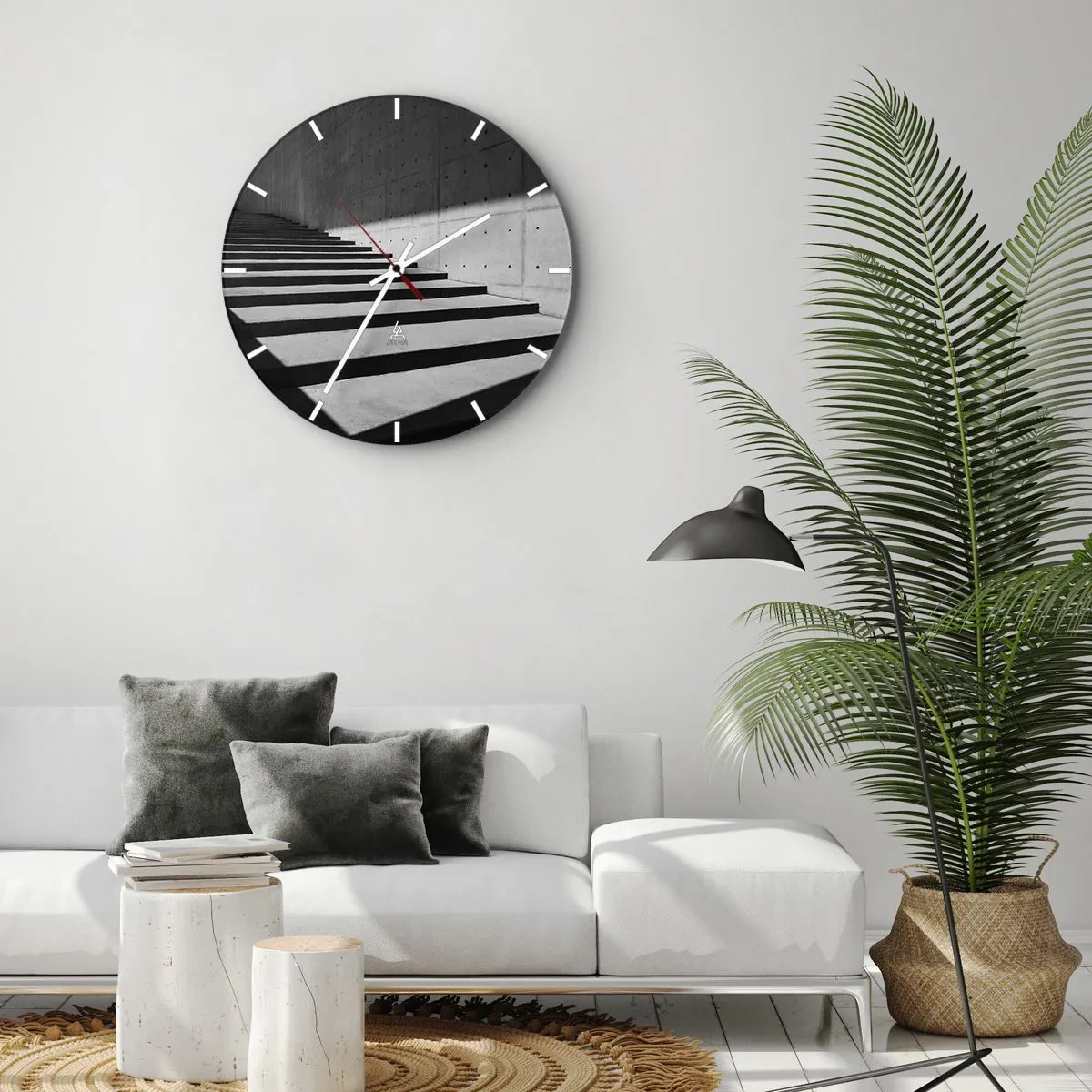 Nástenné hodiny - Čiernobiela perspektíva betónových schodov a steny - 30x30cm - Surová krása modernizmu - Moderná nástenná dekorácia do obývacej izby, kuchyne a spálne ARTTOR