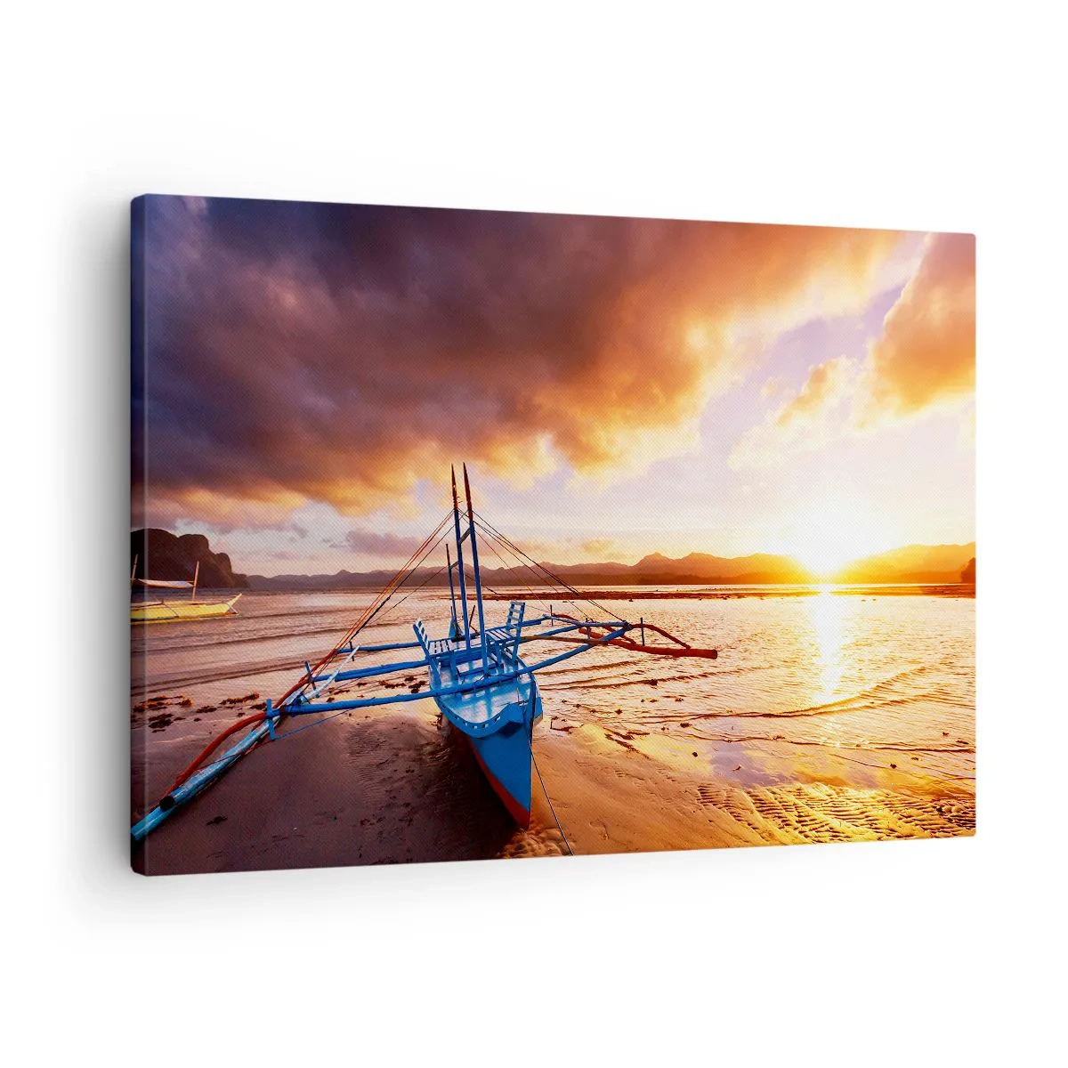 Obraz na plátne - Modrá loď na pláži pri západe slnka - 70x50cm - Po celom dni sa natiahnuť na piesku - Moderná nástenná dekorácia do obývacej izby a spálne ARTTOR