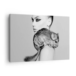 Obraz na plátne - Štylizovaná žena s činčilou v elegantnej čiernobielej kompozícii - 70x50cm - Dáma s činčilou - Moderná nástenná dekorácia do obývacej izby a spálne ARTTOR