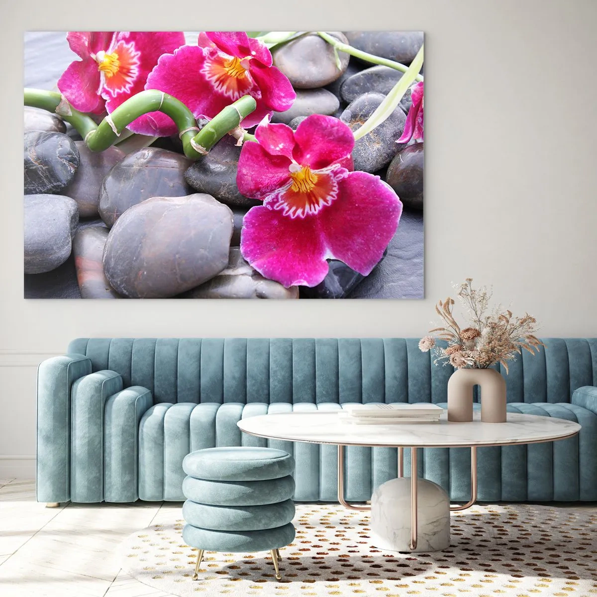 Obraz na skle - Ružové orchidey s bambusom na kameňoch - 70x50cm - Chlad a žiara - Moderná nástenná dekorácia do obývacej izby a spálne ARTTOR