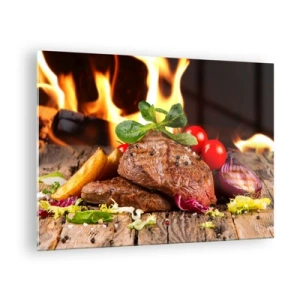 Obraz na skle - Grilovaný steak so zeleninou na pozadí plameňov - 70x50cm - Vykúzlené žiarou - Moderná nástenná dekorácia do obývacej izby a spálne ARTTOR
