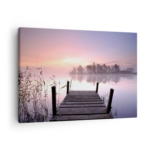 Obraz na plátne - Mólo pri jazere za úsvitu s hmlou a pastelovou oblohou - 70x50cm - Z ľaliovej hmly… - Moderná nástenná dekorácia do obývacej izby a spálne ARTTOR