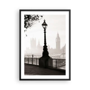 Plagát v čiernom ráme - Čiernobiela fotografia majáka na pozadí zahmlených mestských pamiatok. - 50x70cm - Londýnske ráno - Moderná nástenná dekorácia do obývacej izby a spálne ARTTOR