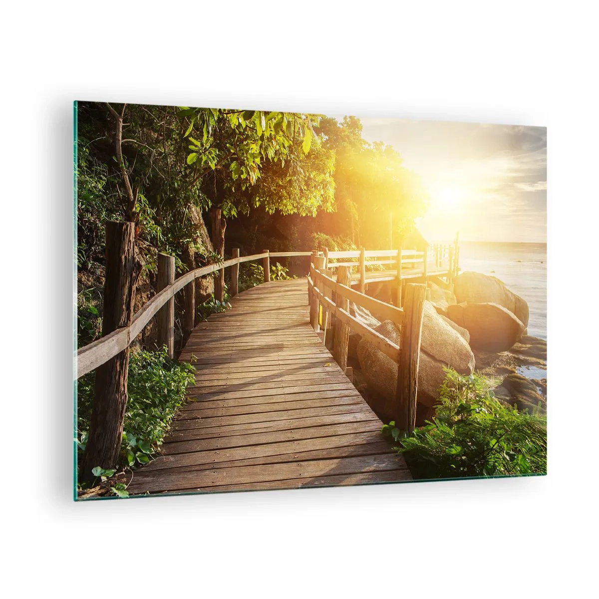 Obraz na skle - Drevený chodník medzi stromami pri mori vo svetle západu slnka - 70x50cm - Ďalšia zákruta, ďalšie zázraky - Moderná nástenná dekorácia do obývacej izby a spálne ARTTOR