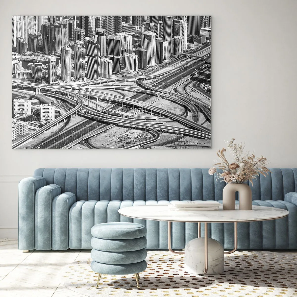 Obraz na skle - Čiernobiela panoráma mesta s križovatkou diaľnice - 70x50cm - Dubaj – neskutočné mesto - Moderná nástenná dekorácia do obývacej izby a spálne ARTTOR
