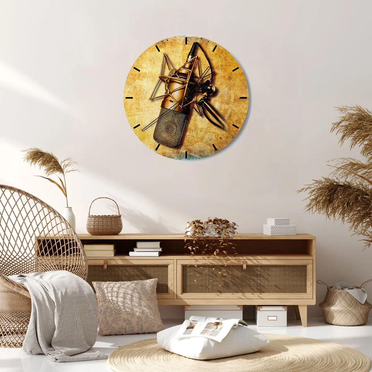 Nástenné hodiny - Motív štúdiového mikrofónu na zlatom pozadí - 30x30cm - Zlaté roky rádia - Moderná nástenná dekorácia do obývacej izby, kuchyne a spálne ARTTOR