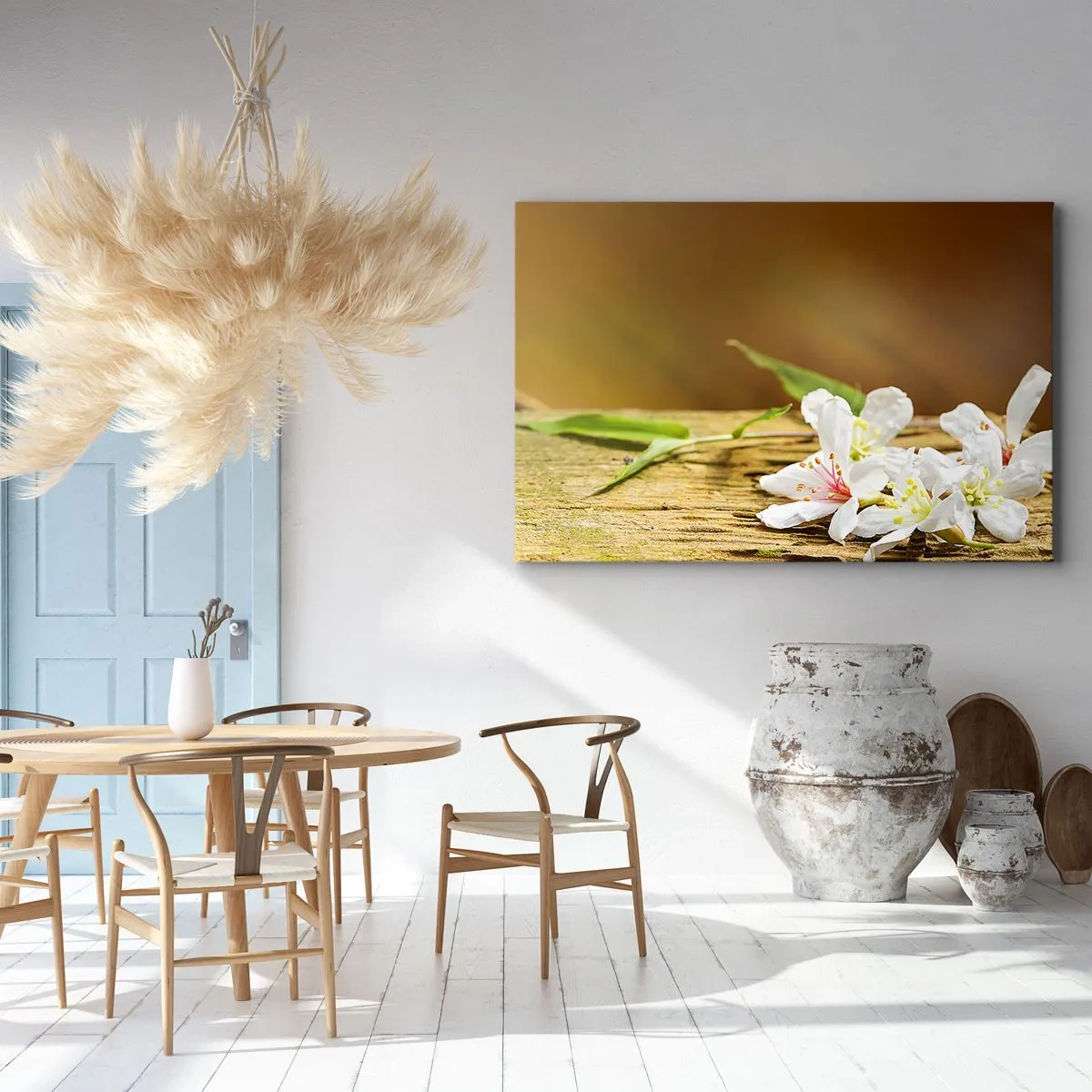 Obraz na plátne - Biele kvety na drevenom pozadí v prirodzenom svetle - 70x50cm - Nevinný prísľub - Moderná nástenná dekorácia do obývacej izby a spálne ARTTOR