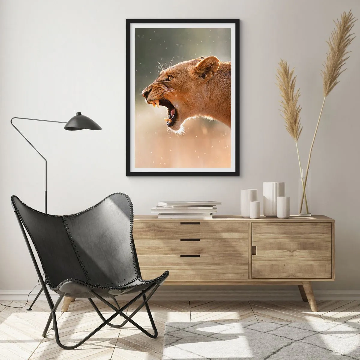 Plagát v čiernom ráme - Detailný záber na rozzúrenú levicu v plnom pohybe - 50x70cm - Snaž sa nepočúvať - Moderná nástenná dekorácia do obývacej izby a spálne ARTTOR