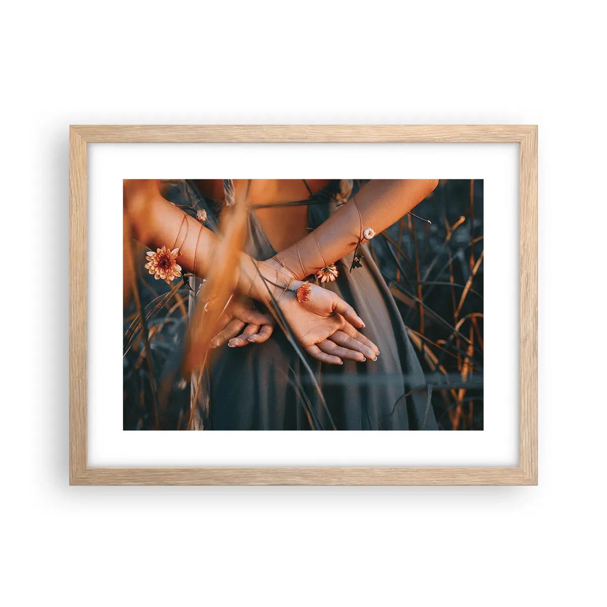 Plagát v ráme zo svetlého duba - Prepojená s prírodou - 40x30 cm