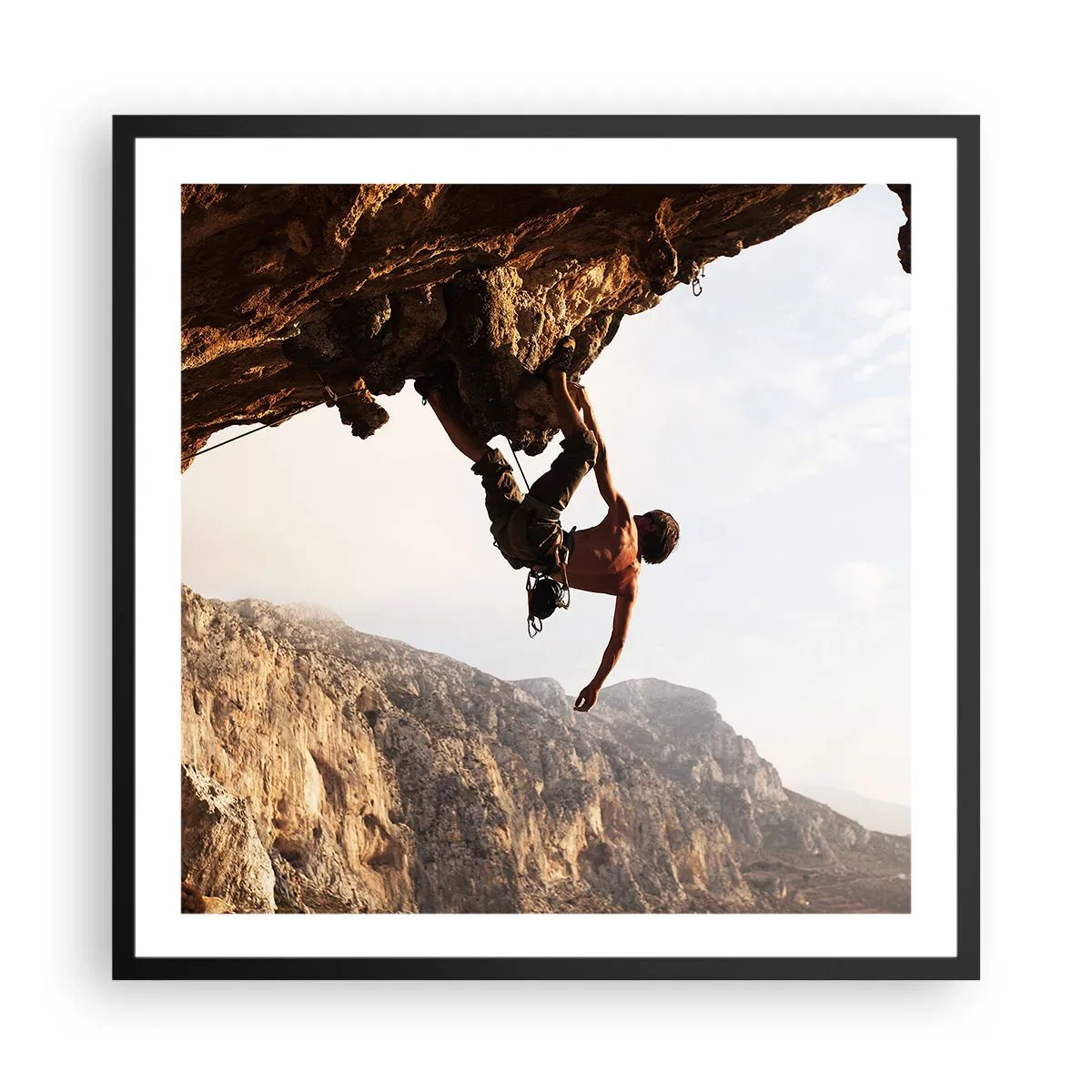 Plagát v čiernom ráme - Svet zovretý v ruke na zosuve balvanu - 60x60 cm