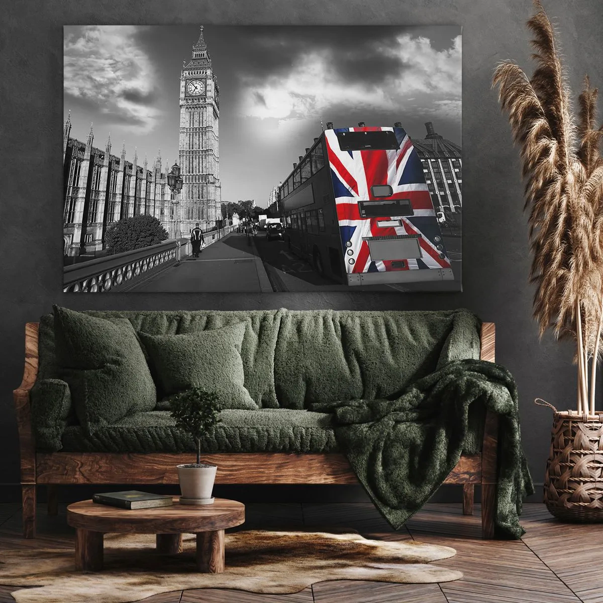 Obraz na plátne - Big Ben a autobus s britskou vlajkou na čiernobielom pozadí - 70x50cm - Hrdá a veľká - Moderná nástenná dekorácia do obývacej izby a spálne ARTTOR