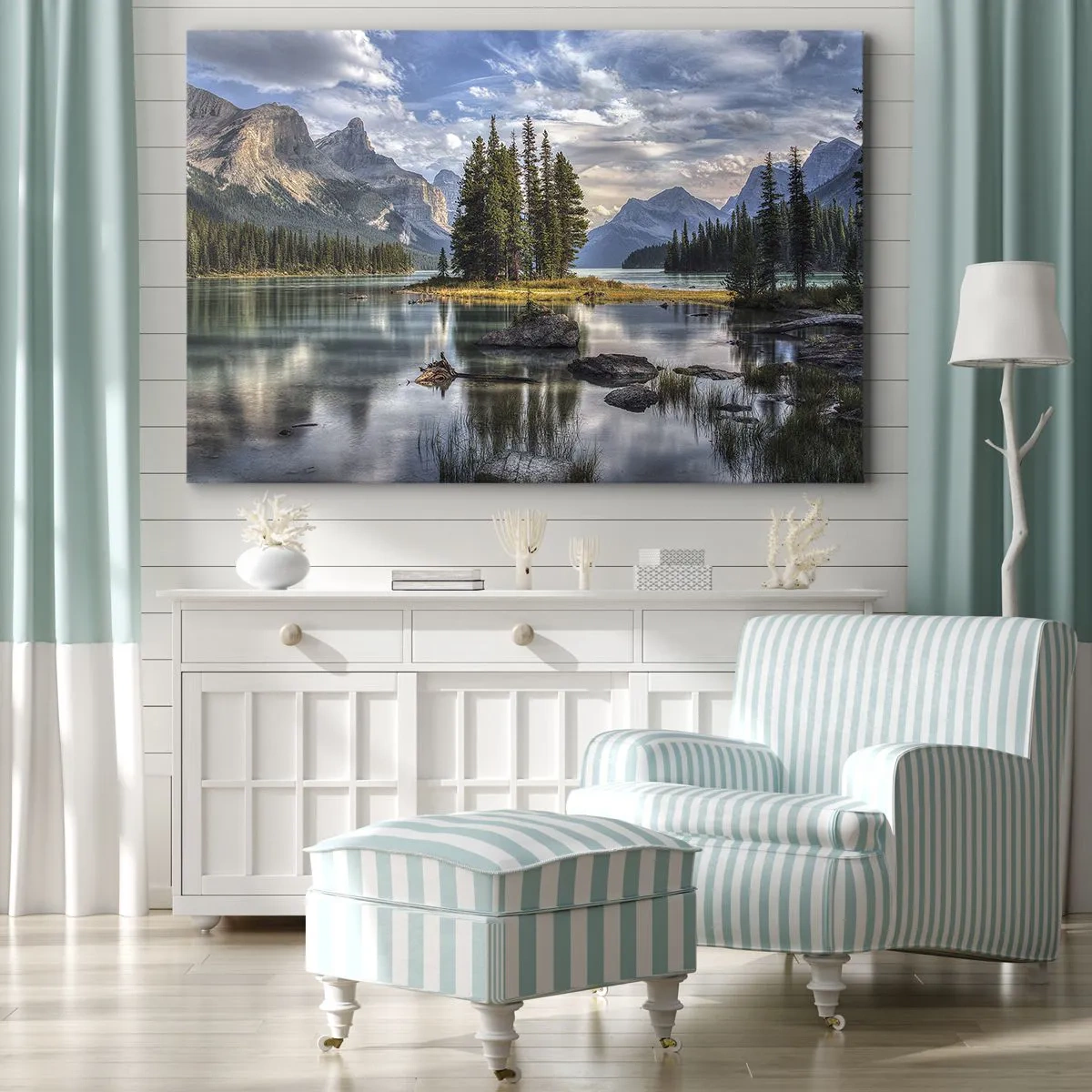 Obraz na plátne - Horská krajina s ostrovom obklopeným pokojným jazerom - 70x50cm - Pri veľkej a čistej vode… - Moderná nástenná dekorácia do obývacej izby a spálne ARTTOR